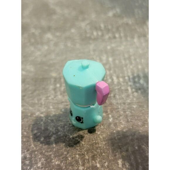 Miniature blue coffee pot Kettle moose Shopkins toy figure - Picture 2 of 3